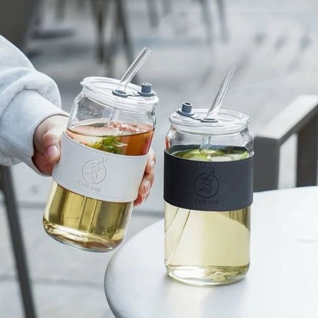 مج زجاج مع مصاصه بعلبة