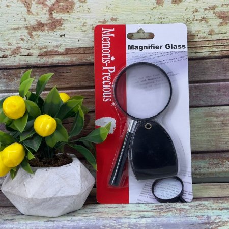 عدسة مكبرة مع حافظه