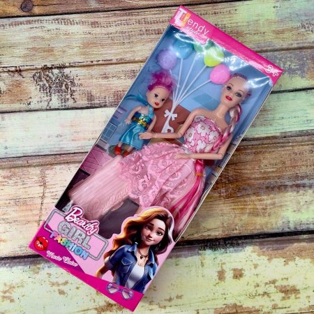 لعبة باربي مع بنت