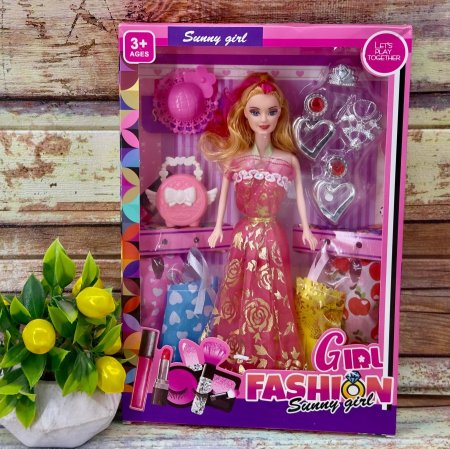 لعبة باربي مع ملابس