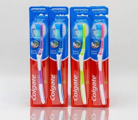 فرشاة أسنان Colgate Extra Clean