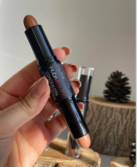 Concealer & Contour Stick من هدى بيوتي