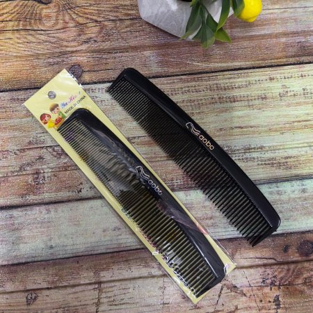 مشط طويل اسود