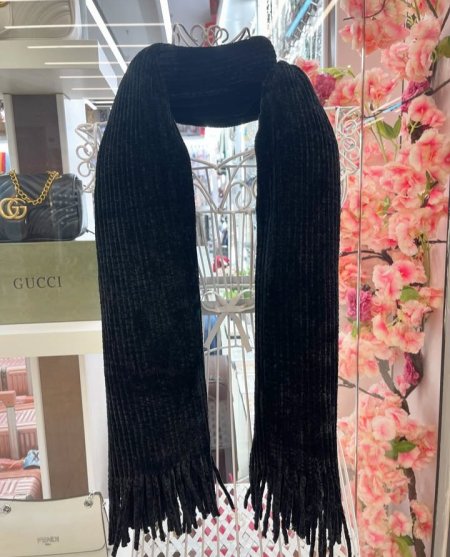 شال كتف مخمل اسود